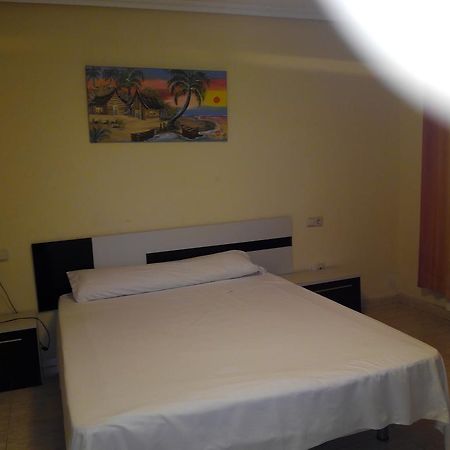 Hostal Imperial Кревильенте Экстерьер фото
