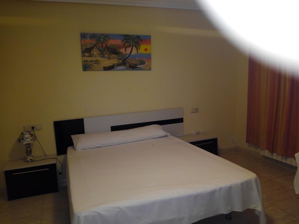 Hostal Imperial Кревильенте Экстерьер фото